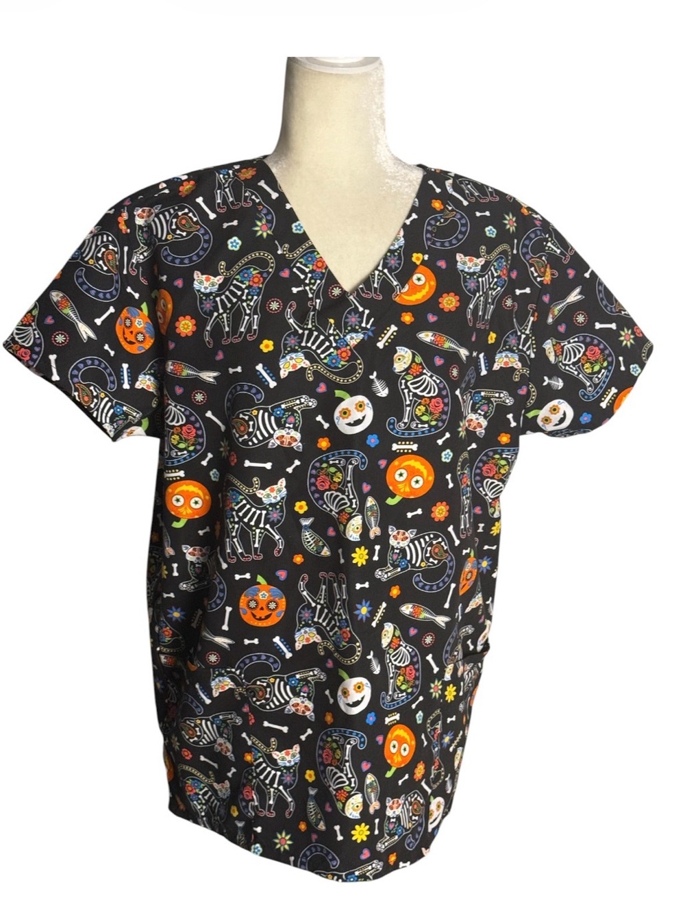 Zikit Black Halloween celebration Print V-Neck Unisex Scrub pockets from pre-own